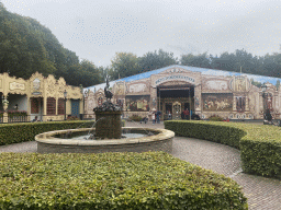 Pelican fountain and the front of the Carrouselpaleis attraction at the Carrouselplein square at the Marerijk kingdom