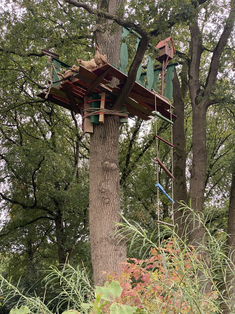 Tree hut at the Max & Moritz Square at the Anderrijk kingdom