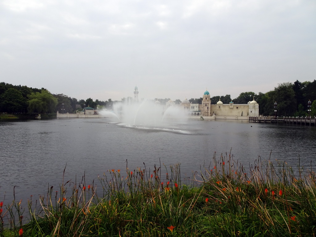 Water show at the Aquanura lake and the Fata Morgana attraction of the Anderrijk kingdom