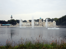 Water show at the Aquanura lake and the Fata Morgana attraction of the Anderrijk kingdom