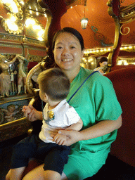 Miaomiao and Max in the Stoomcarrousel attraction at the Marerijk kingdom