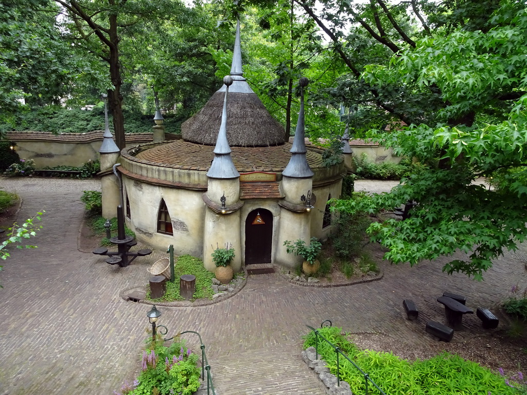 The Lurk en Limoenhuys building at the Laafland attraction at the Marerijk kingdom, viewed from the monorail