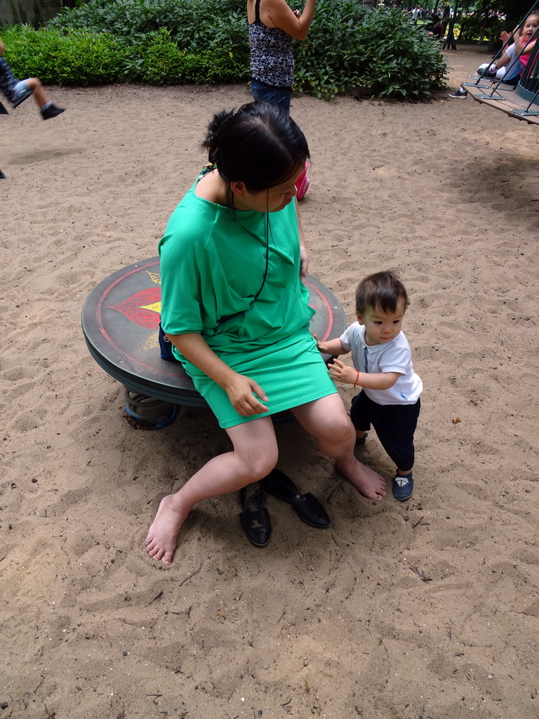 Miaomiao and Max at the Kindervreugd playground at the Marerijk kingdom