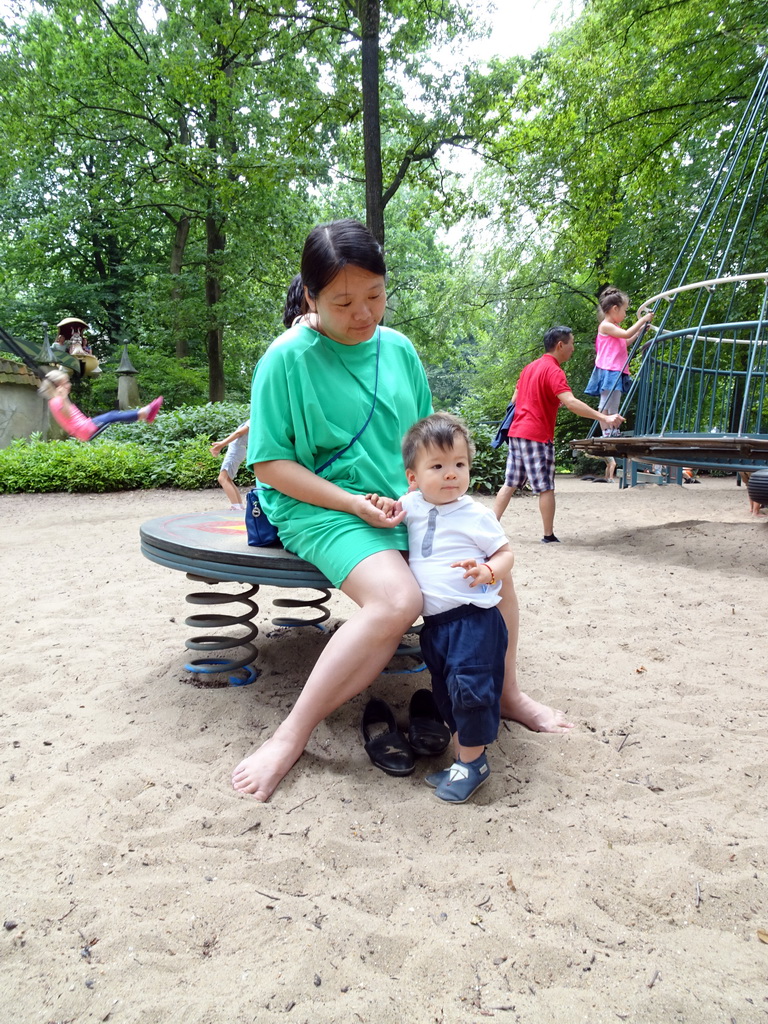 Miaomiao and Max at the Kindervreugd playground at the Marerijk kingdom