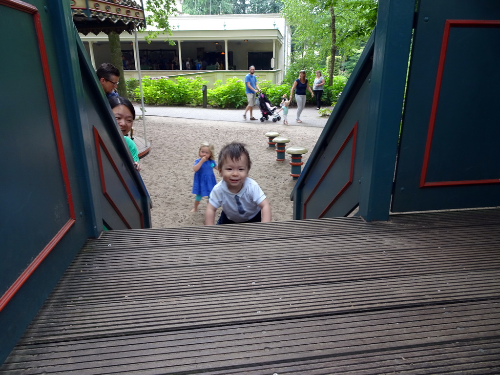 Max climbing on the slide of the Kindervreugd playground at the Marerijk kingdom