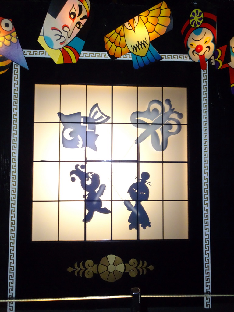 Shadow play at the Chinese scene at the Carnaval Festival attraction at the Reizenrijk kingdom