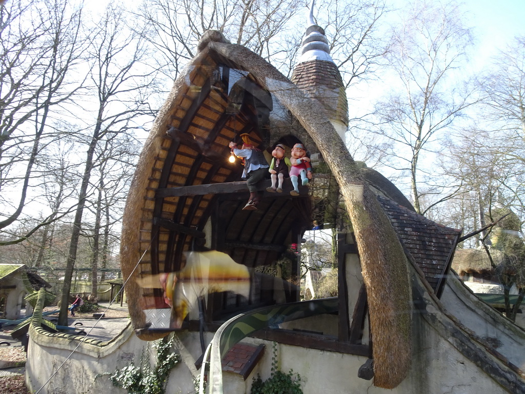 The Leunhuys building at the Laafland attraction at the Marerijk kingdom, viewed from the monorail