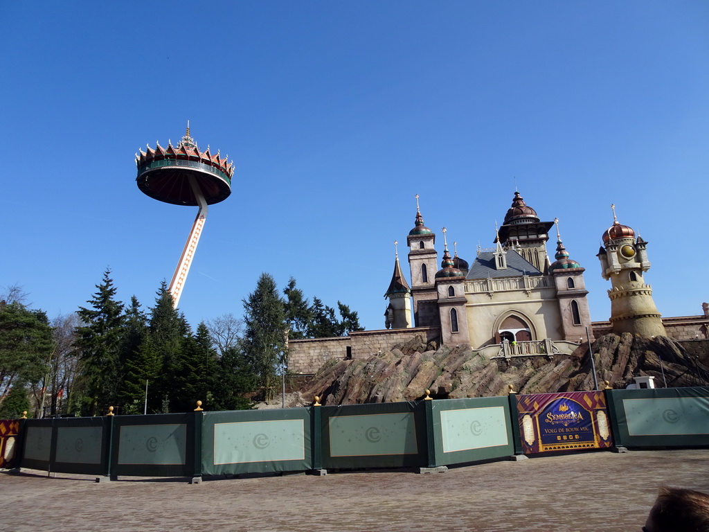 The Pagode attraction at the Reizenrijk kingdom and the Symbolica attraction at the Fantasierijk kingdom, under construction