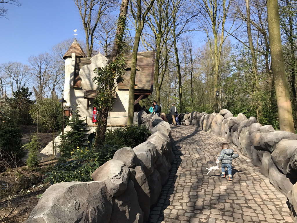 Max in front of the Little Red Riding Hood attraction at the Fairytale Forest at the Marerijk kingdom