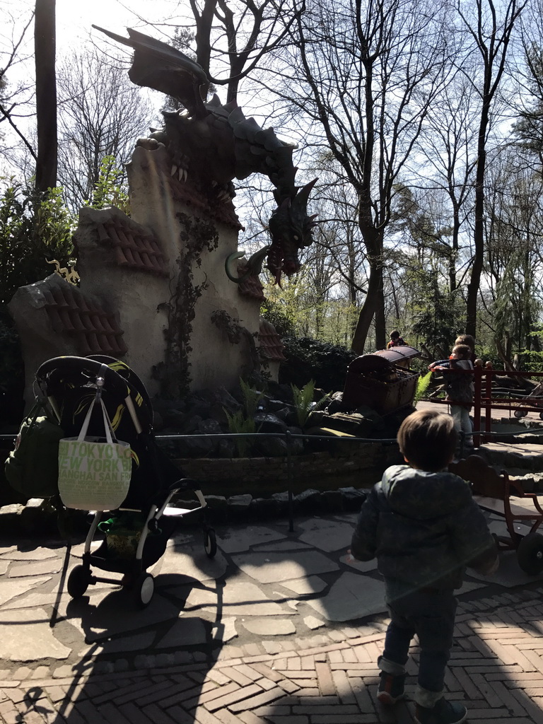 Max at the Dragon attraction at the Fairytale Forest at the Marerijk kingdom