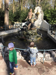 Max and his friend at the Little Mermaid attraction at the Fairytale Forest at the Marerijk kingdom