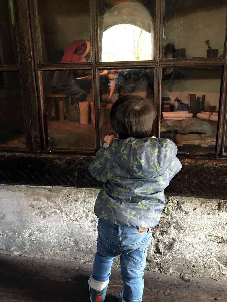 Max at a house at the Gnome Village attraction at the Fairytale Forest at the Marerijk kingdom