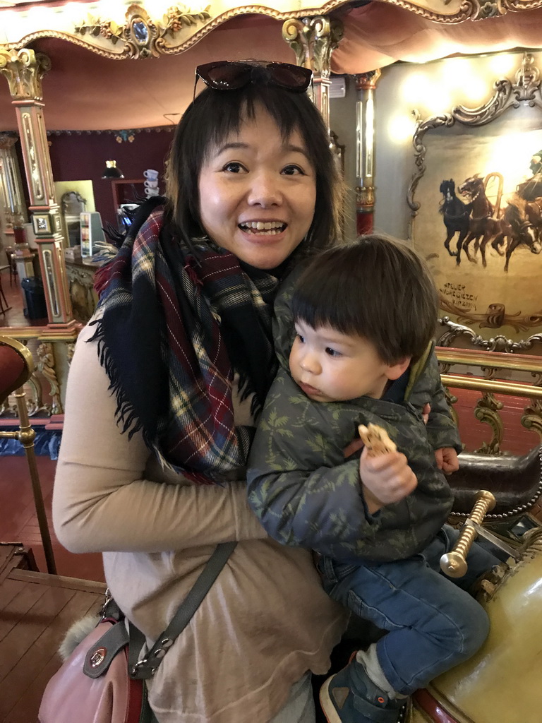 Miaomiao and Max at the Stoomcarrousel attraction at the Marerijk kingdom