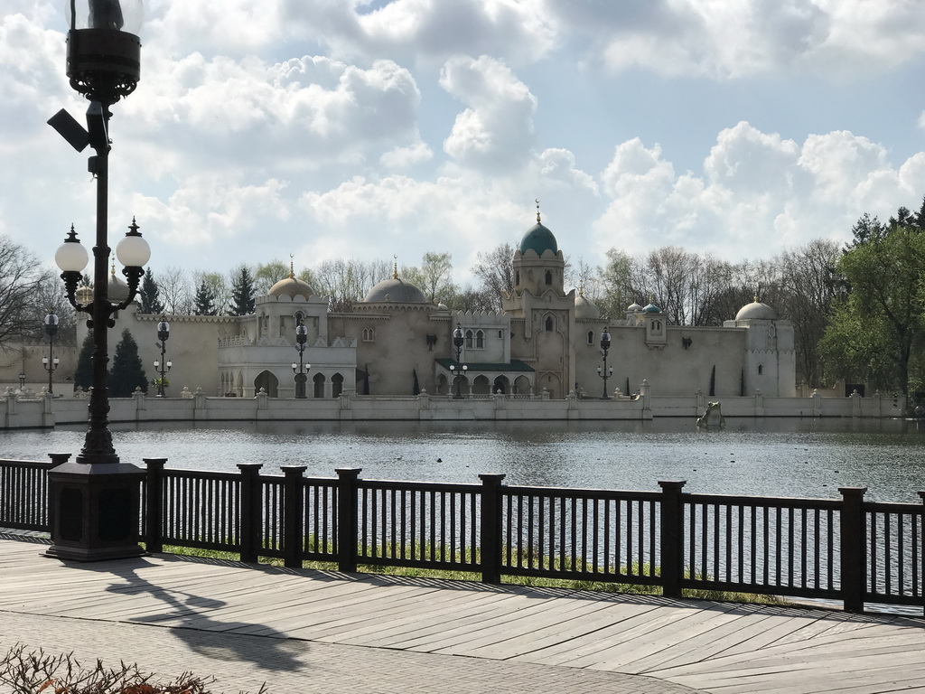 The Aquanura lake and the Fata Morgana attraction at the Anderrijk kingdom, viewed from the train