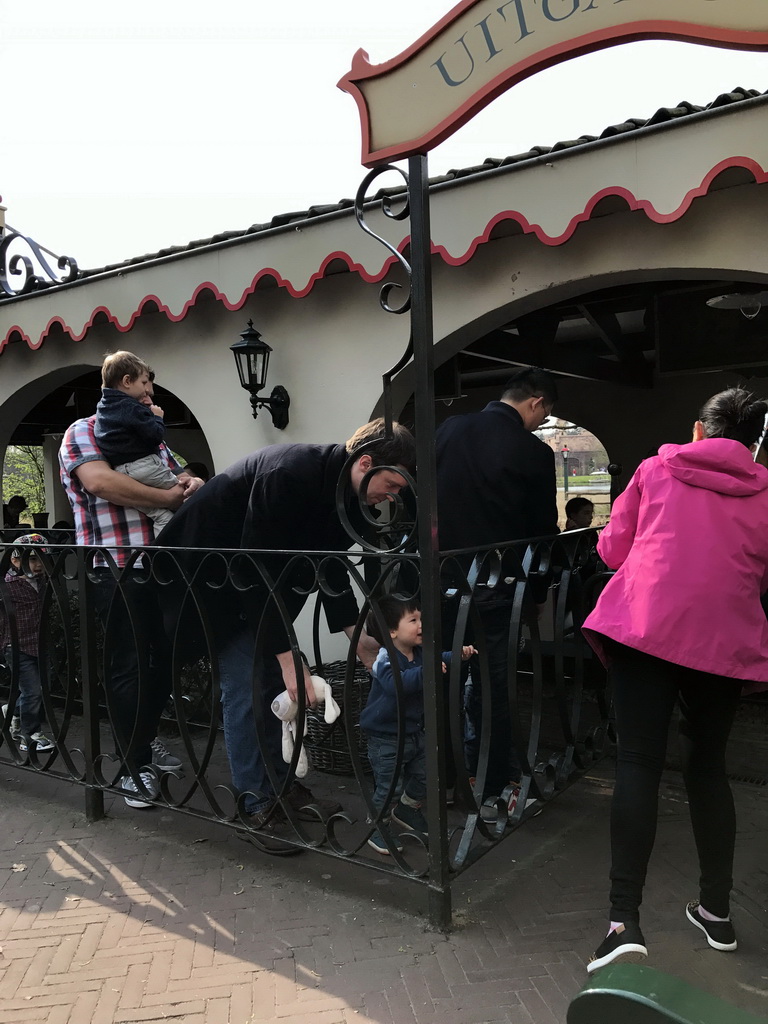 Tim and Max in line for the Kinderspoor attraction at the Ruigrijk kingdom