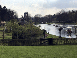 The Gondoletta lake at the Reizenrijk kingdom and the Kinderspoor and Baron 1898 attractions at the Ruigrijk kingdom