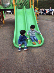 Max and his friend at the Kleuterhof playground at the Reizenrijk kingdom
