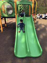 Max at the Kleuterhof playground at the Reizenrijk kingdom