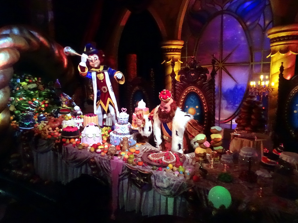 Jester Pardoes and King Pardulfus at the Royal Hall in the Symbolica attraction at the Fantasierijk kingdom