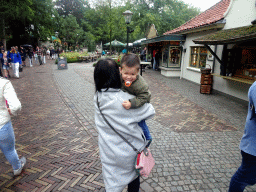 Miaomiao and Max at the Anton Pieck Plein square at the Marerijk kingdom