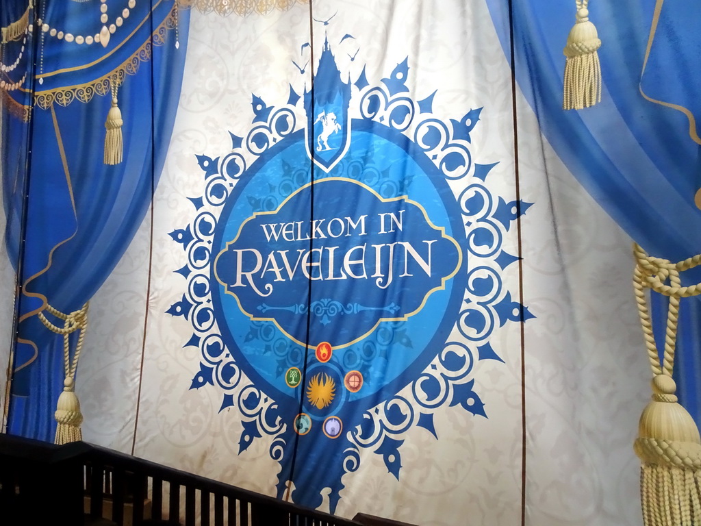 Stage curtain in the Raveleijn theatre at the Marerijk kingdom