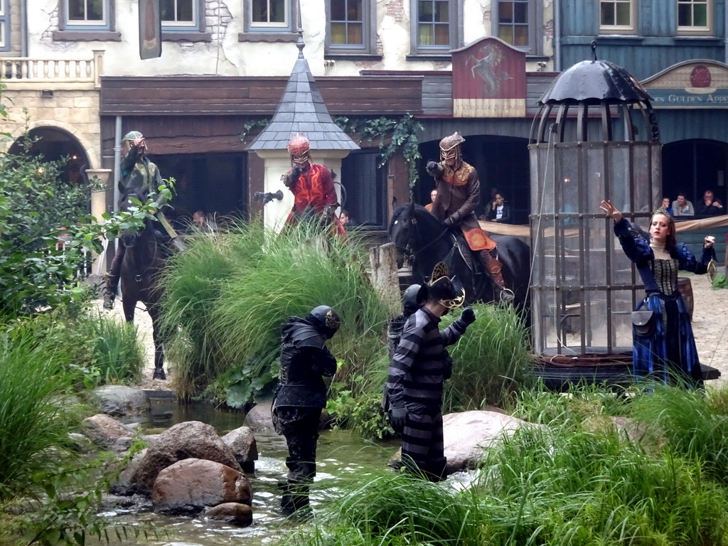 Actors and horses on the stage of the Raveleijn theatre at the Marerijk kingdom, during the Raveleijn Parkshow