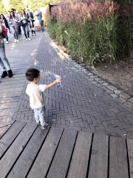 Max playing with bubbles near the Aquanura lake at the Fantasierijk kingdom