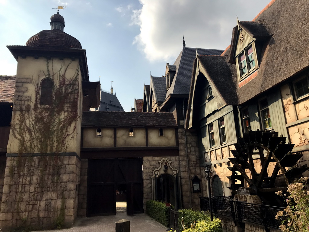 Side entrance to the Raveleijn theatre at the Marerijk kingdom