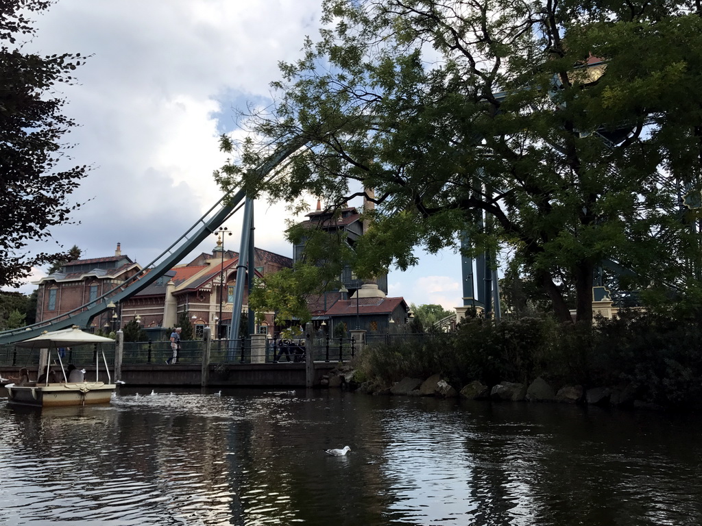 The Baron 1898 attraction of the Ruigrijk kingdom, viewed from our Gondoletta at the Gondoletta attraction at the Reizenrijk kingdom