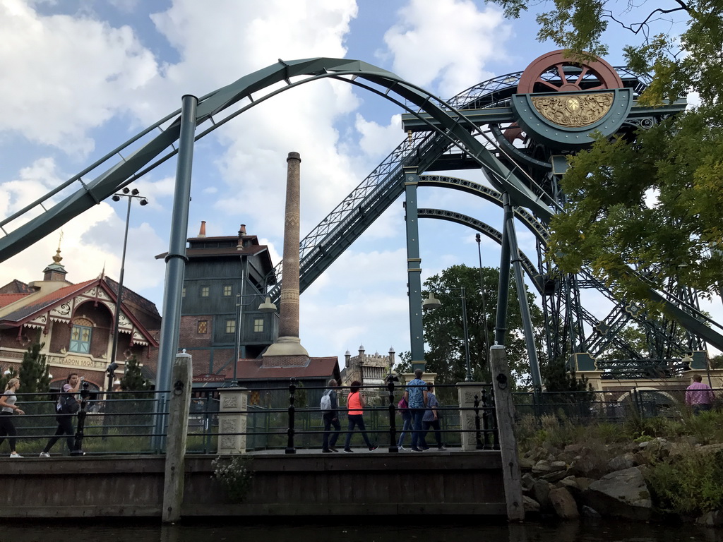 The Baron 1898 attraction of the Ruigrijk kingdom, viewed from our Gondoletta at the Gondoletta attraction at the Reizenrijk kingdom