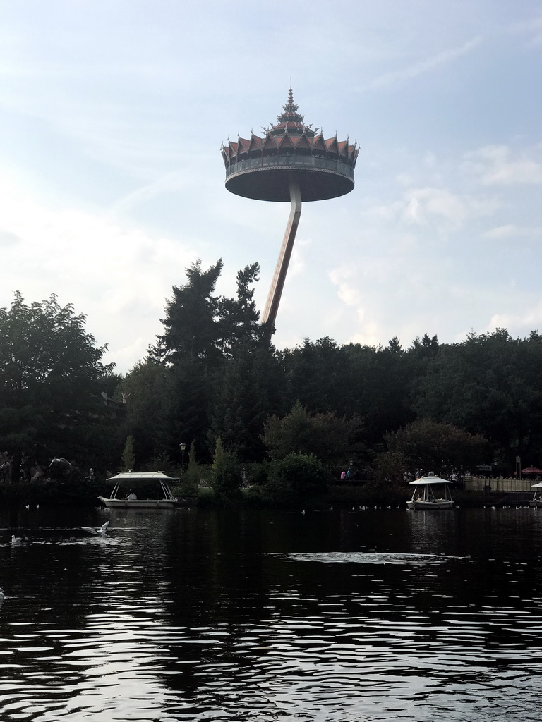 The Pagode attraction and Gondolettas and seagulls at the Gondoletta attraction at the Reizenrijk kingdom