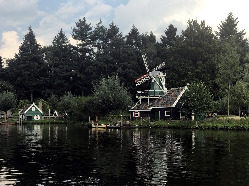 The Kinderspoor attraction at the Ruigrijk kingdom, viewed from our Gondoletta at the Gondoletta attraction at the Reizenrijk kingdom