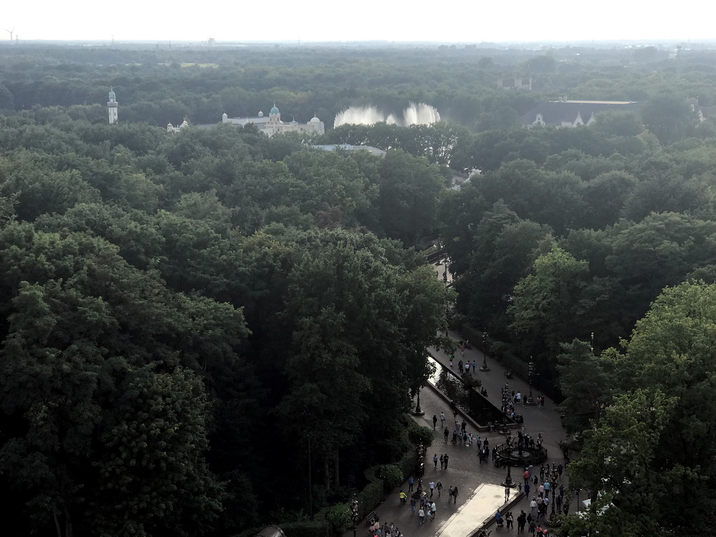 The Pardoes Promenade, the Fata Morgana attraction of the Anderrijk kingdom and the Aquanura lake at the Fantasierijk kingdom, viewed from the Pagode attraction at the Reizenrijk kingdom, during the water show