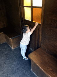 Max with a door at the Steenbok restaurant at the Anderrijk kingdom