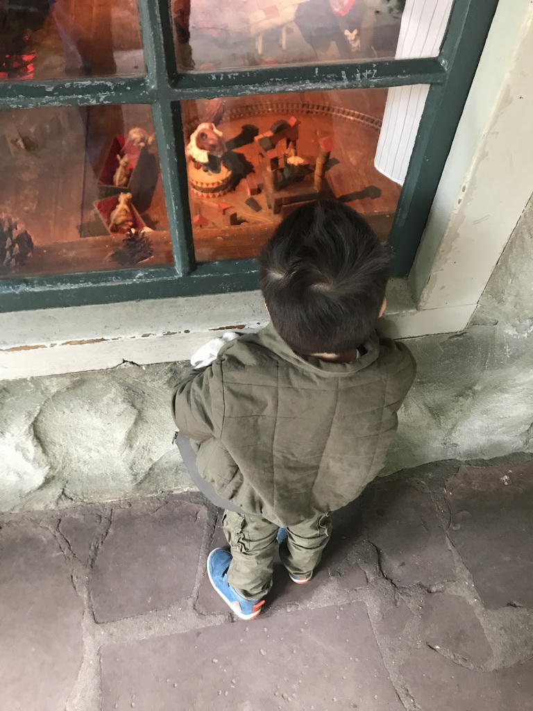 Max at the Wolf and the Seven Kids attraction at the Fairytale Forest at the Marerijk kingdom