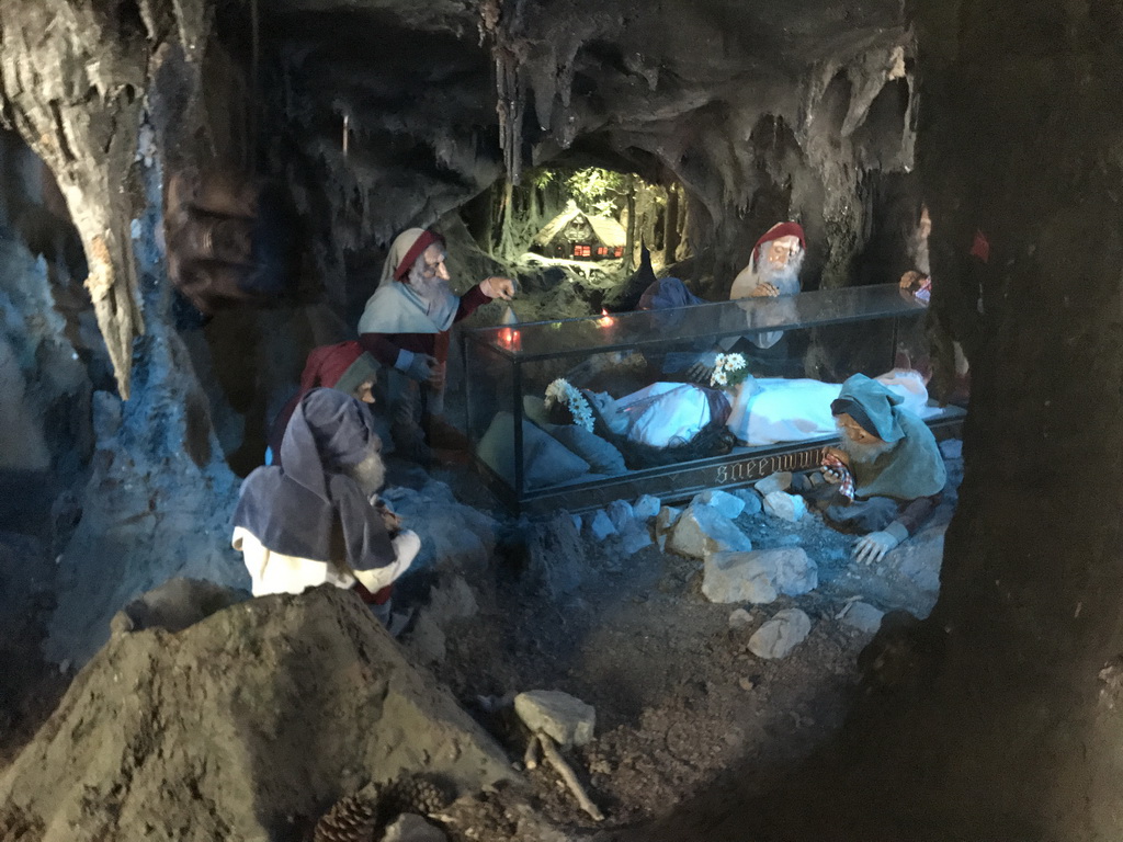 Snow White and the Seven Dwarfs at the Snow White attraction at the Fairytale Forest at the Marerijk kingdom