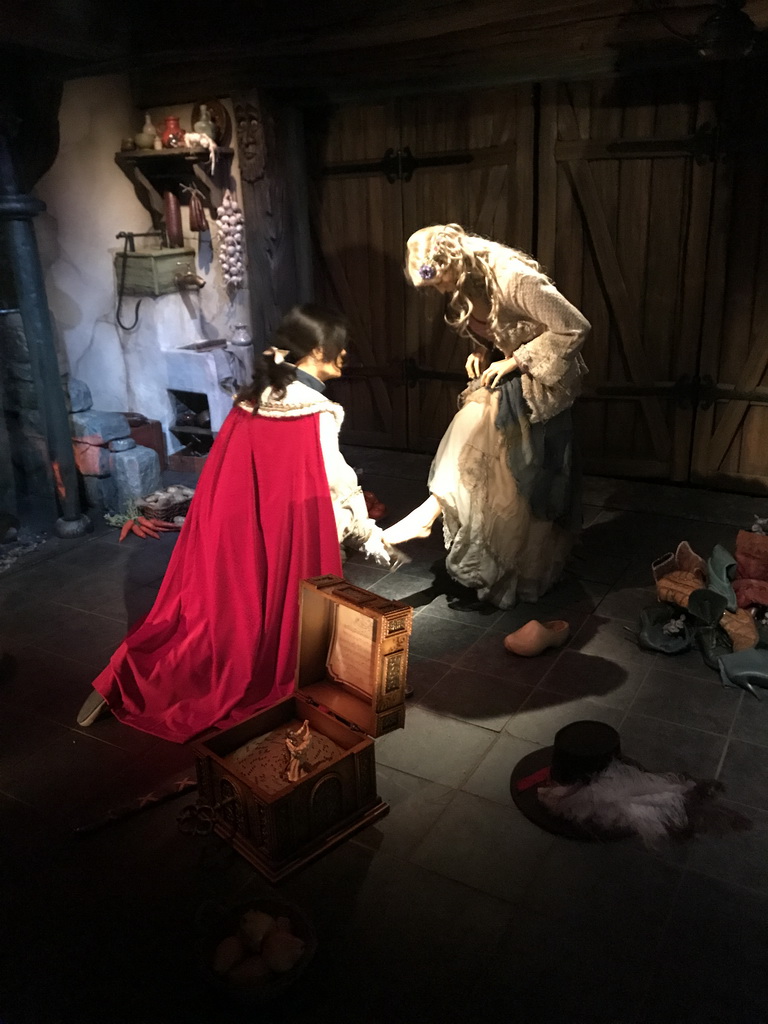 Cinderella and the Prince at the Cinderella attraction at the Fairytale Forest at the Marerijk kingdom