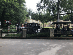 Train in front of the Stoomcarrousel attraction at the Marerijk kingdom