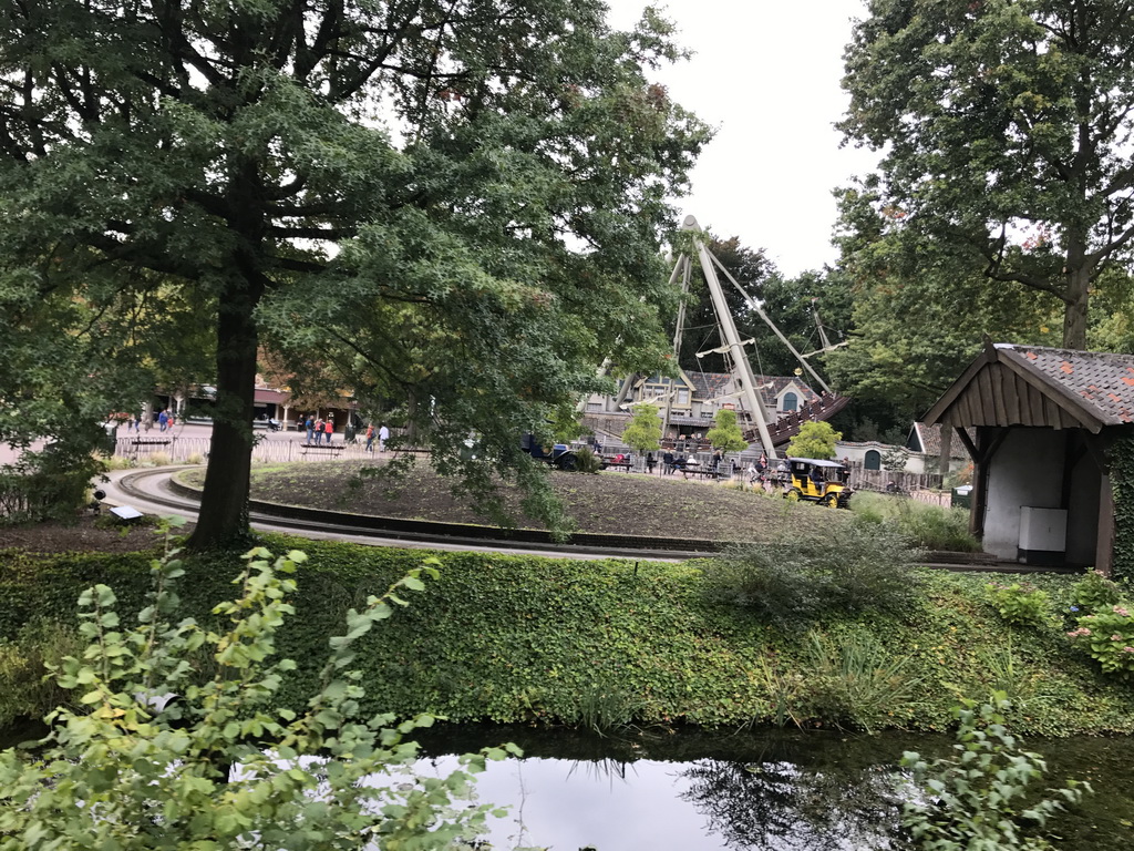 The Oude Tufferbaan and the Halve Maen attractions at the Ruigrijk kingdom, viewed from the train