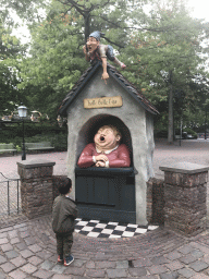 Max with the Holle Bolle Gijs trash can at the Anton Pieck Plein square at the Marerijk kingdom