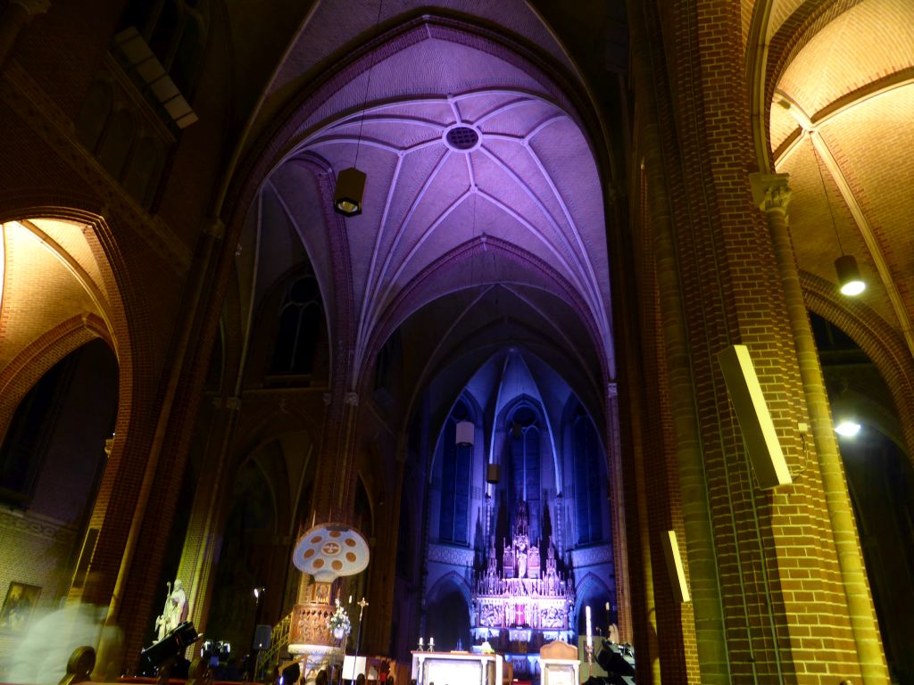 Nave, apse, altar and pulpit of the Augustijnenkerk church