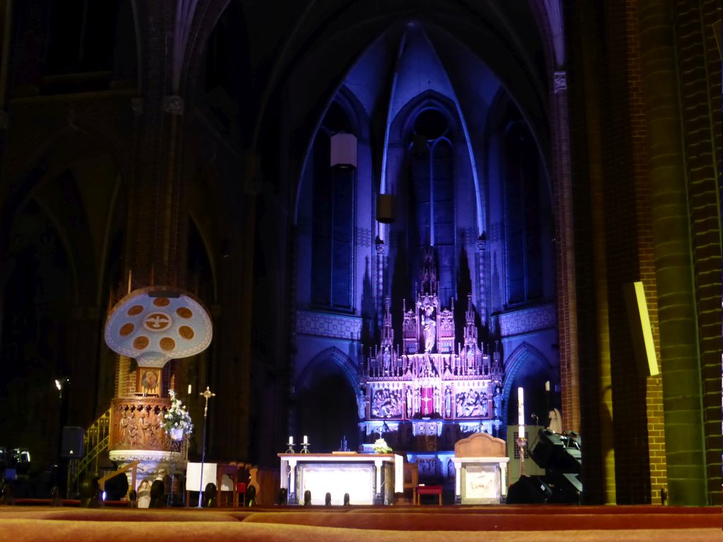 Apse, altar and pulpit of the Augustijnenkerk church