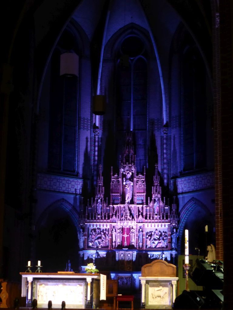 Apse and altar of the Augustijnenkerk church