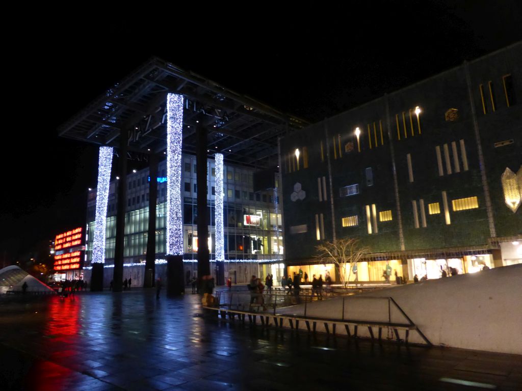 Front of the Piazza shopping mall at the 18 Septemberplein square, by night