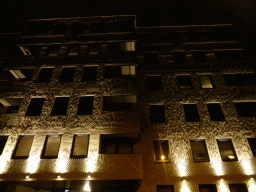 Front of a building at the Ir. Kalffstraat, by night