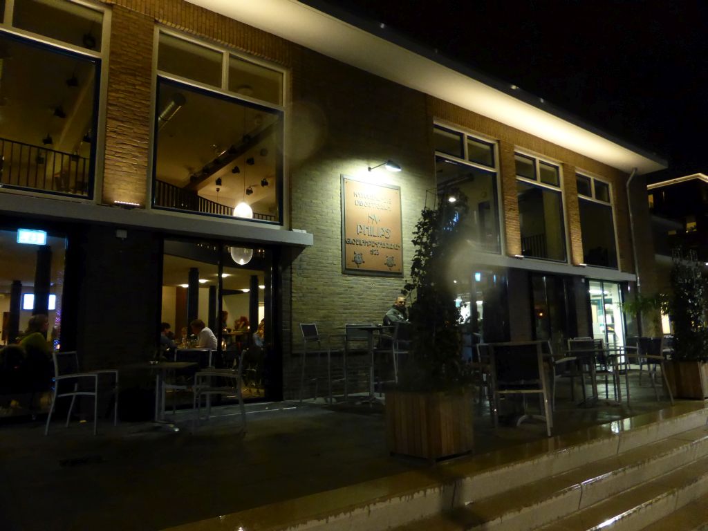 Front of the Natlab building at the Kastanjelaan street, by night