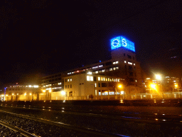 The Klokgebouw building, viewed from the Eindhoven Beukenlaan railway station, by night