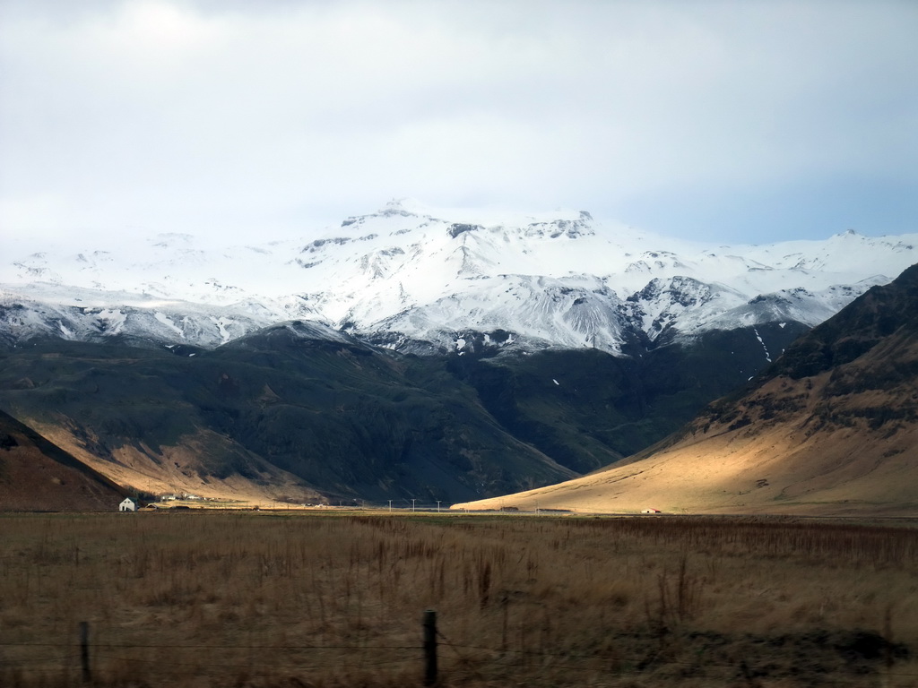 The Eyjafjallajökull volcano, viewed from the rental car on the Hringvegur road