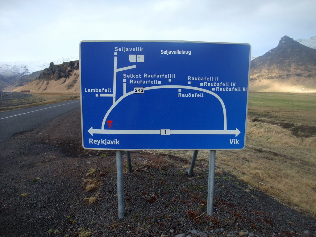 Traffic sign at the Raufarfellsvegur road