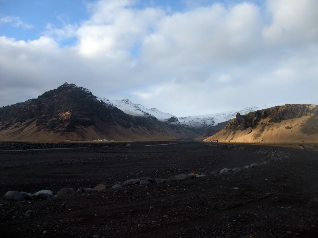 The Eyjafjallajökull volcano, viewed from the Raufarfellsvegur road